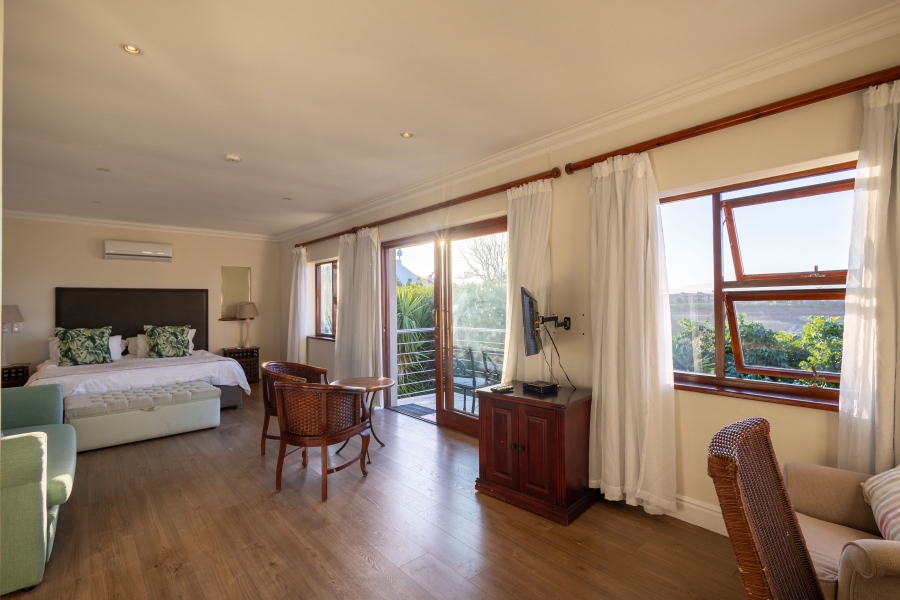 7 Bedroom Property for Sale in Bowtie Western Cape